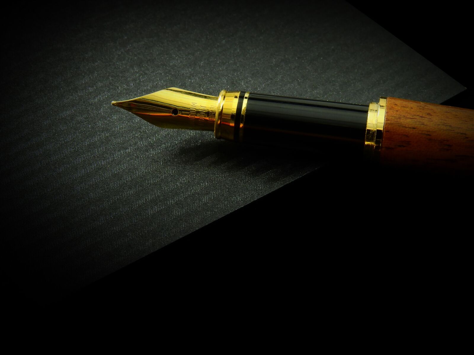Nikon Coolpix P900 sample photo. Write, communication, filler photography