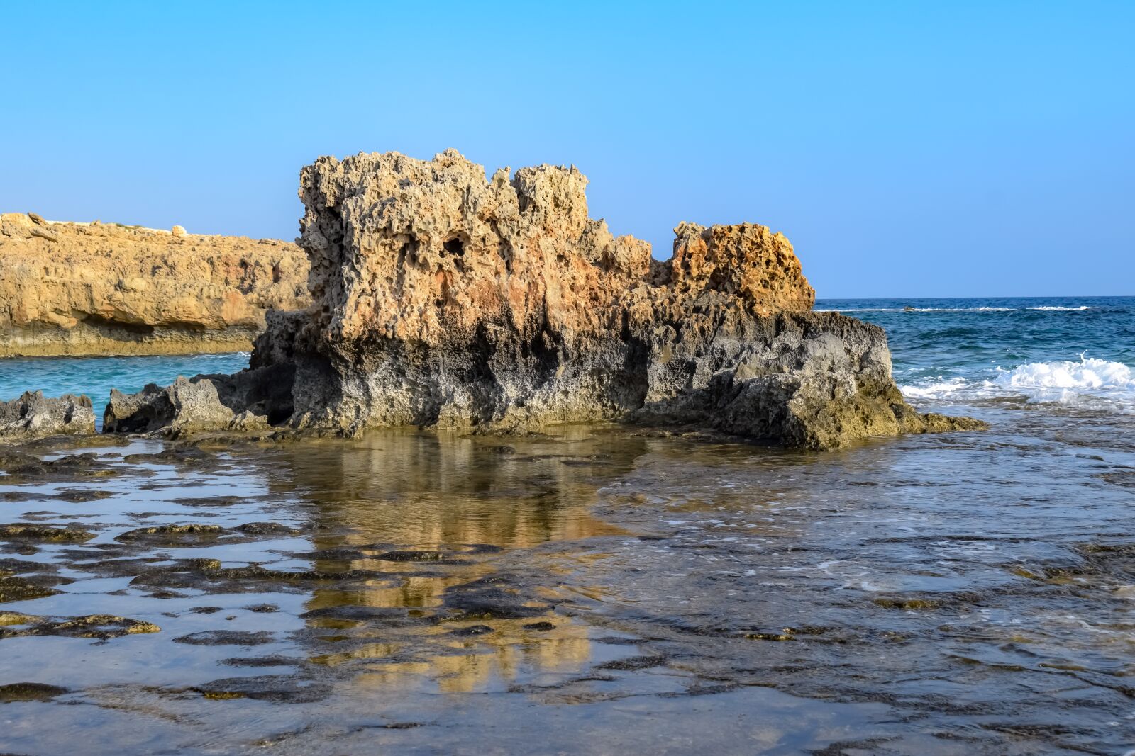 Nikon D3300 sample photo. Rock, sea, beach photography