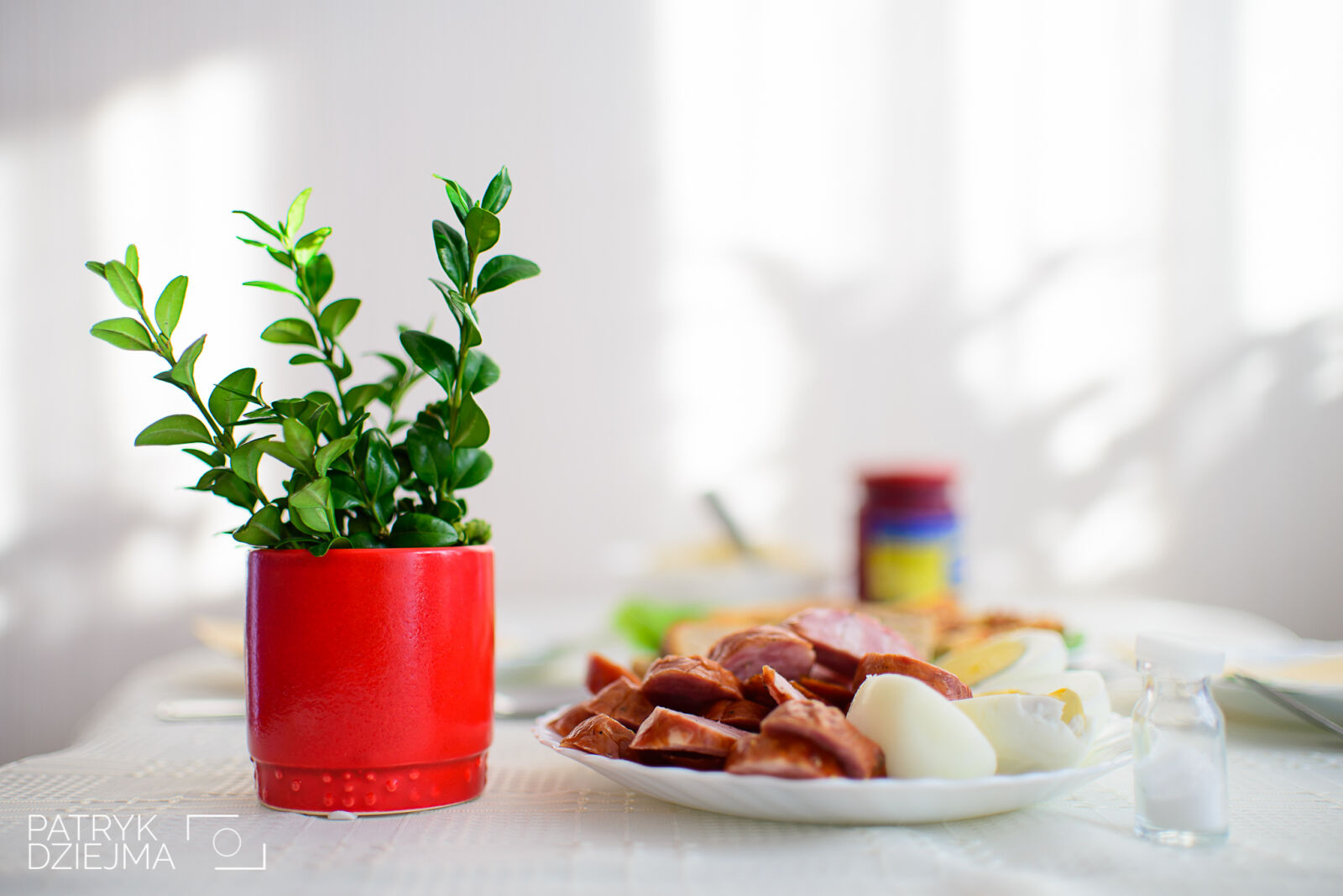 Nikon D610 + Nikon AF-S DX Nikkor 35mm F1.8G sample photo. Breakfast, easter, eggs, flower photography