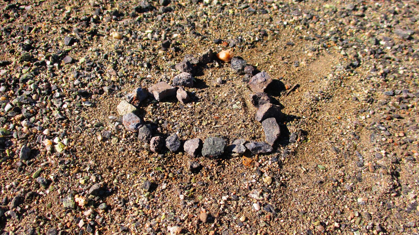 Canon IXUS 185 sample photo. Stone, pattern, heart photography
