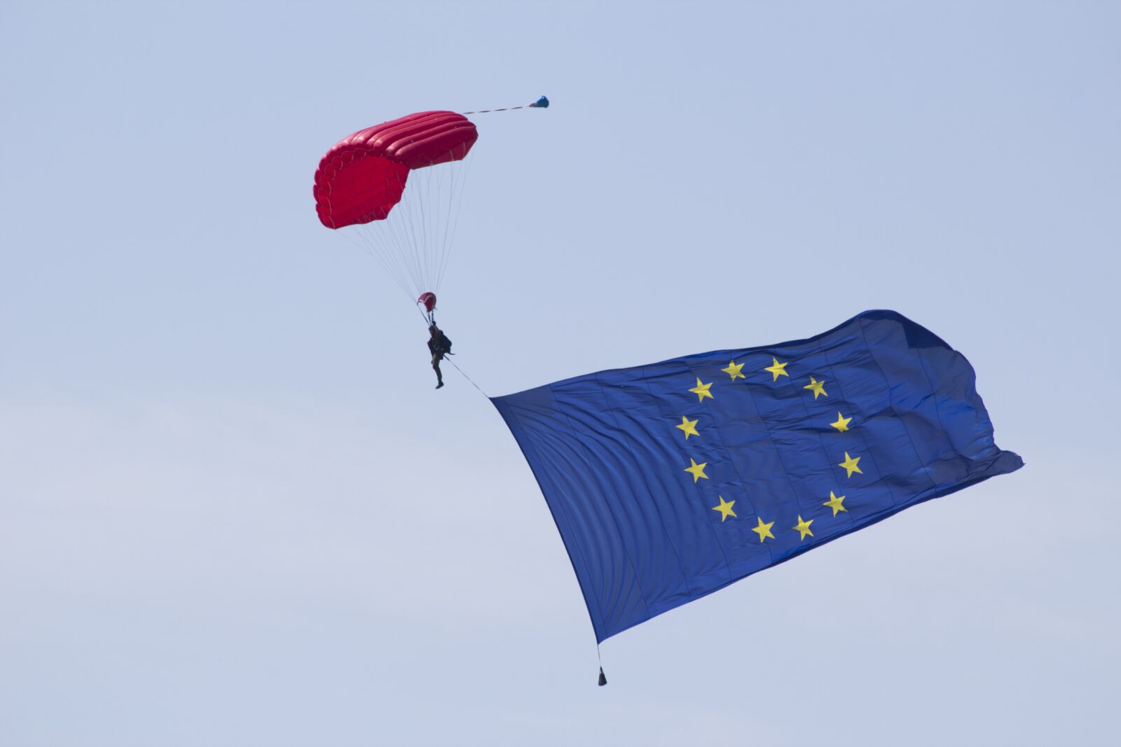 Canon EOS 600D (Rebel EOS T3i / EOS Kiss X5) sample photo. A parachute, a skydiver photography