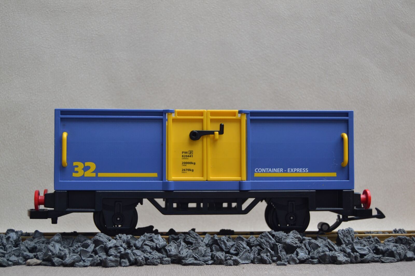 Nikon D3100 sample photo. Railway, track 1, playmobil photography