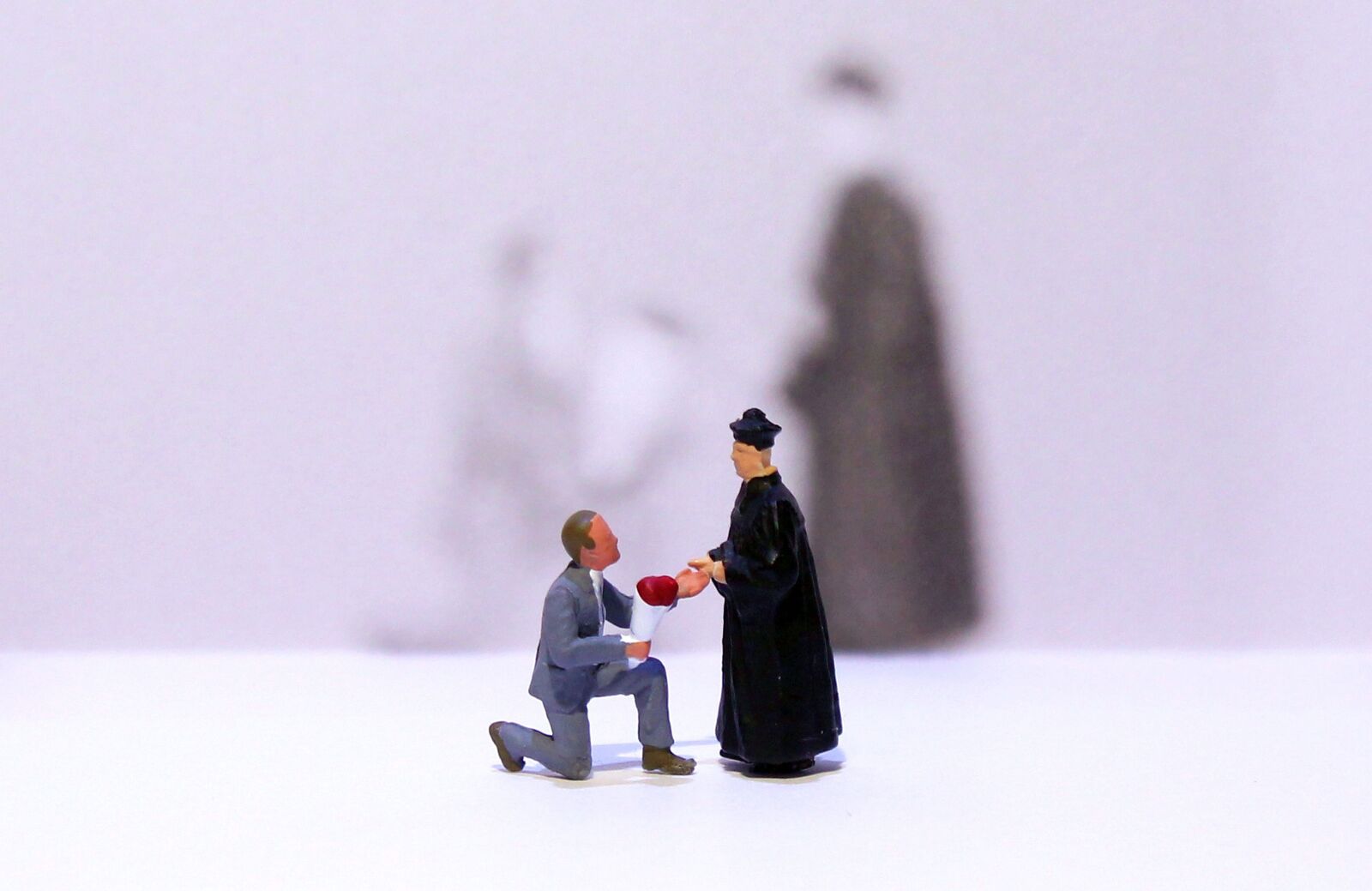 Canon EOS 550D (EOS Rebel T2i / EOS Kiss X4) sample photo. Homosexuality, homosexual, miniature figures photography
