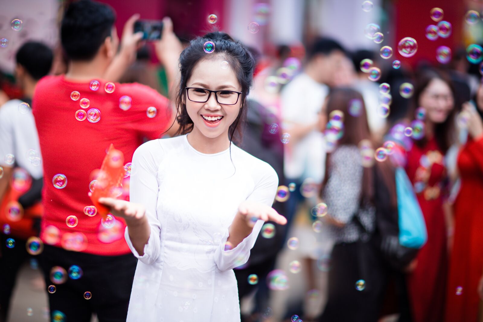 Canon EF 85mm F1.2L II USM sample photo. Girl, bubble, poi photography