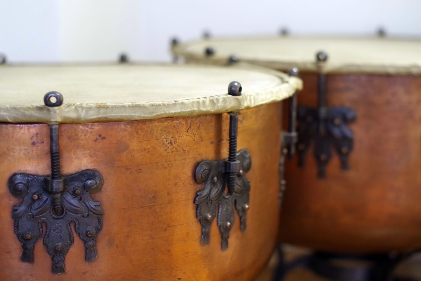 Pentax K-S2 sample photo. Drums, old, instruments photography