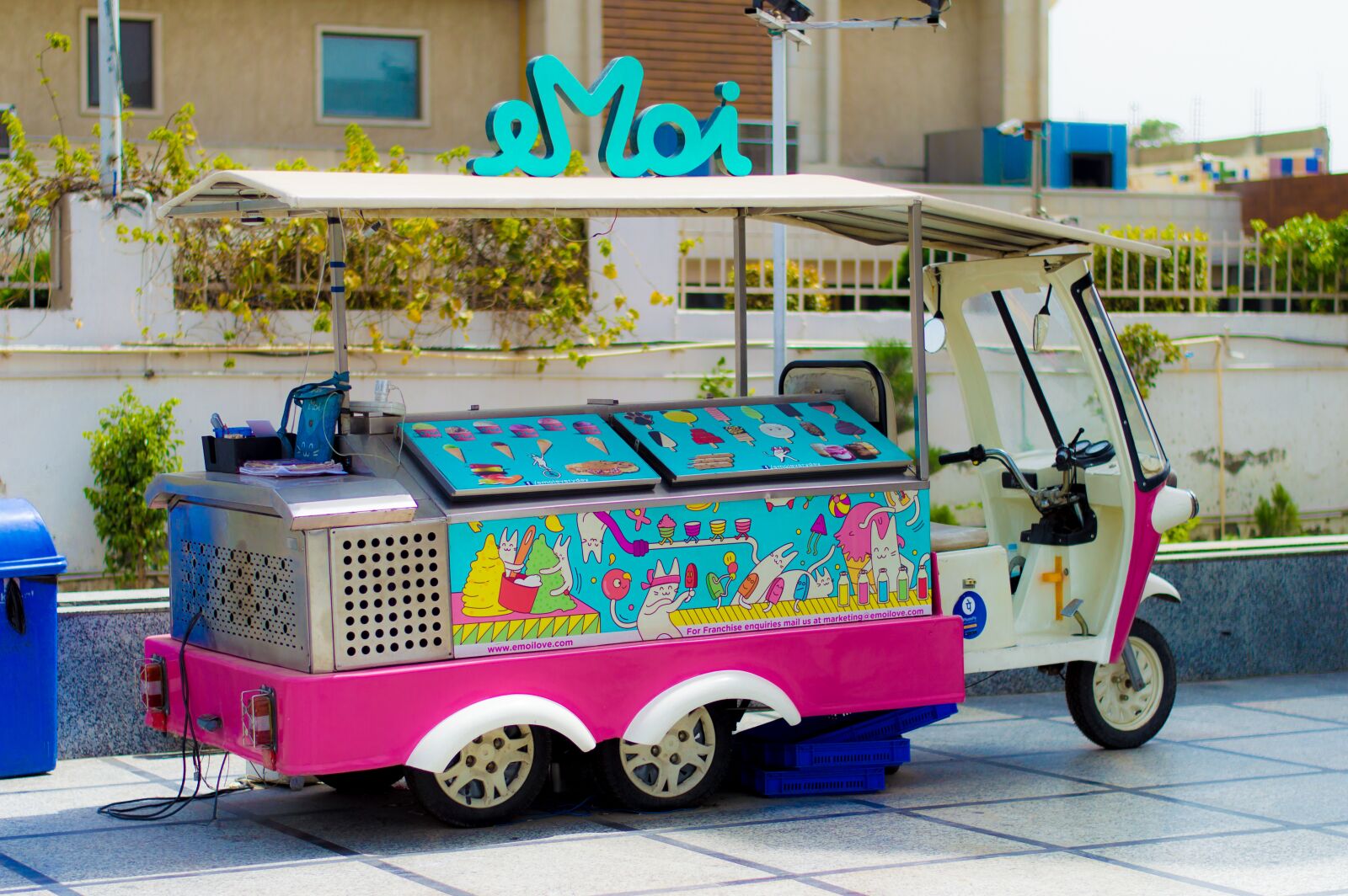 Nikon D3200 sample photo. Ice cream parlor, vehicle photography