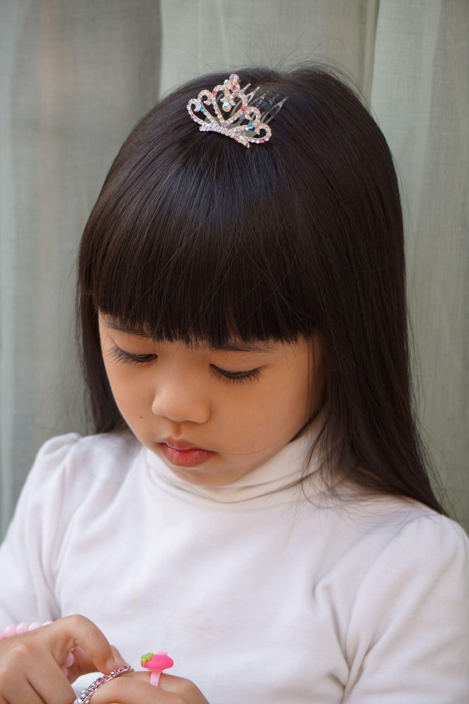 Sony E 55-210mm F4.5-6.3 OSS sample photo. Baby, children's jewelry, girls photography