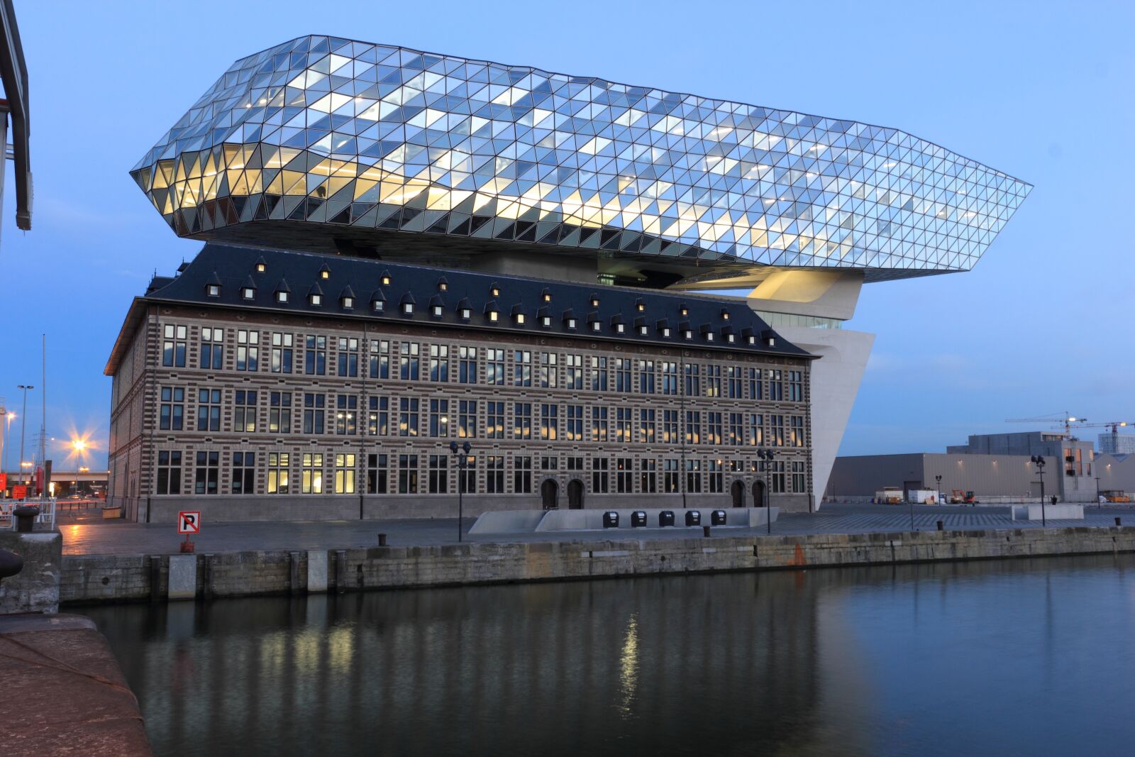 Canon EOS 550D (EOS Rebel T2i / EOS Kiss X4) sample photo. Belgium, antwerp, office photography