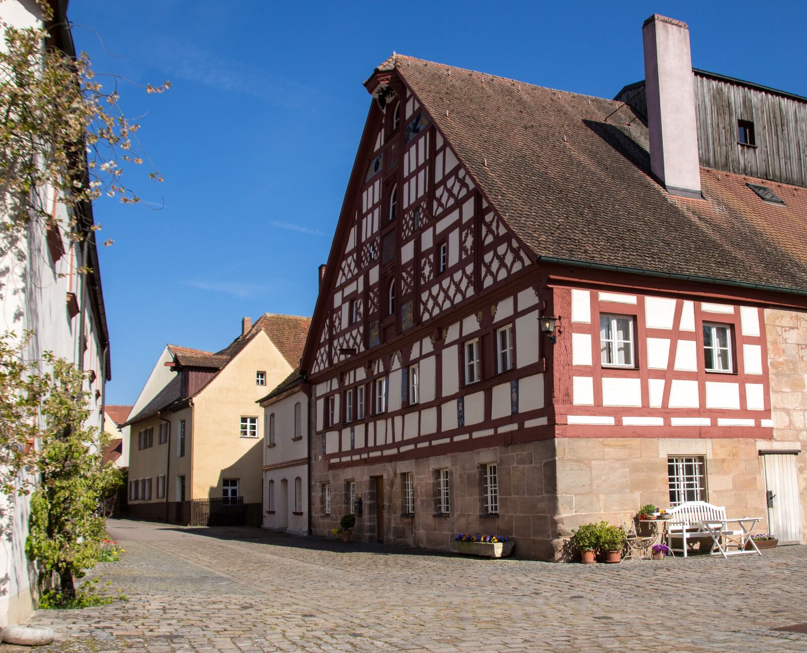 Canon EOS 700D (EOS Rebel T5i / EOS Kiss X7i) sample photo. Architecture, ammer village, truss photography
