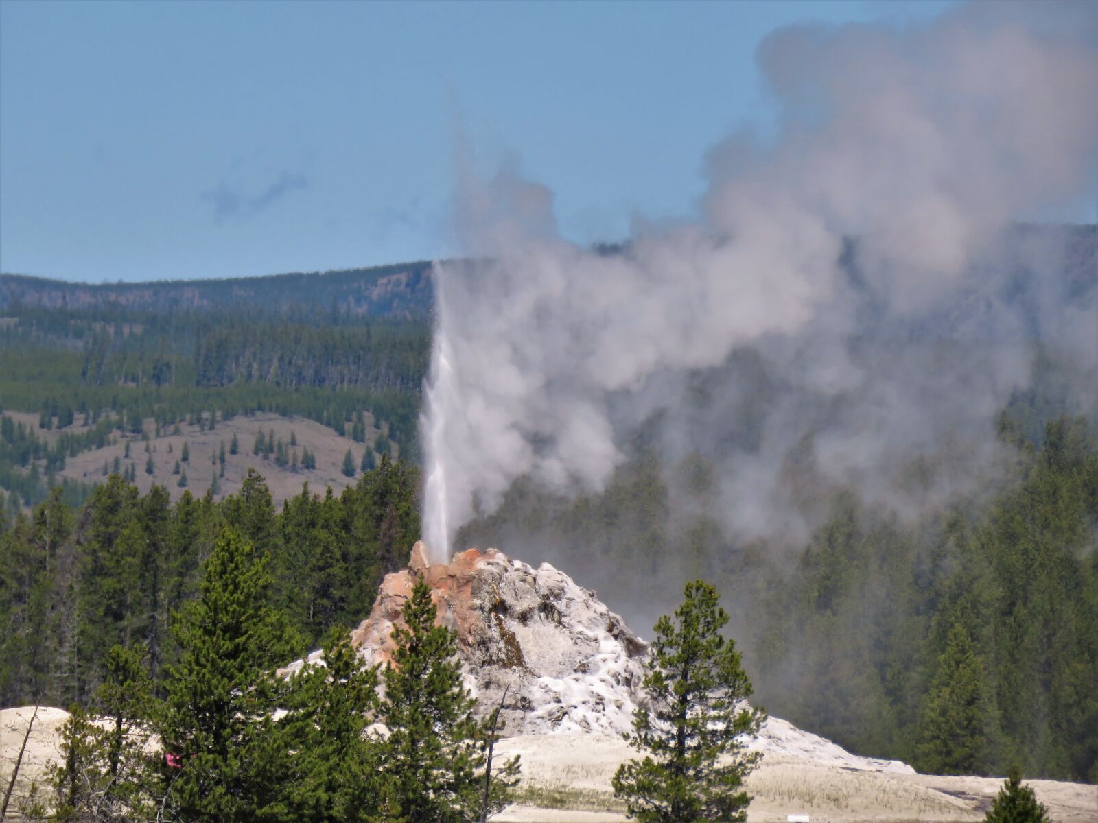 Canon PowerShot SX60 HS sample photo. Yellowstone, wyoming, geyser photography