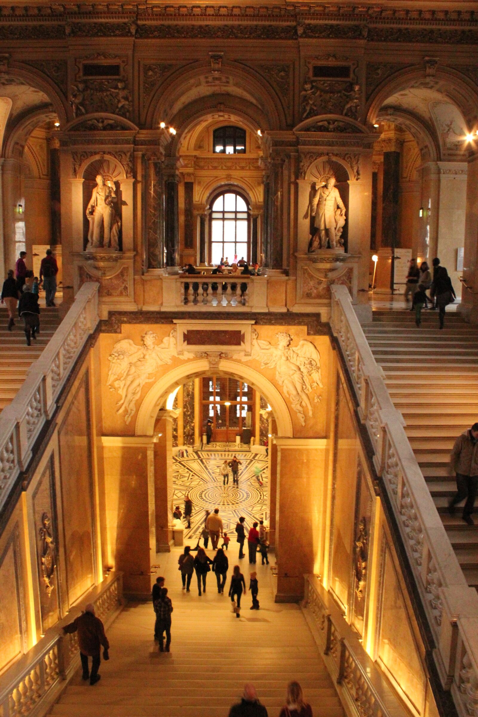 Canon EOS 550D (EOS Rebel T2i / EOS Kiss X4) sample photo. Vienna, museum, austria photography