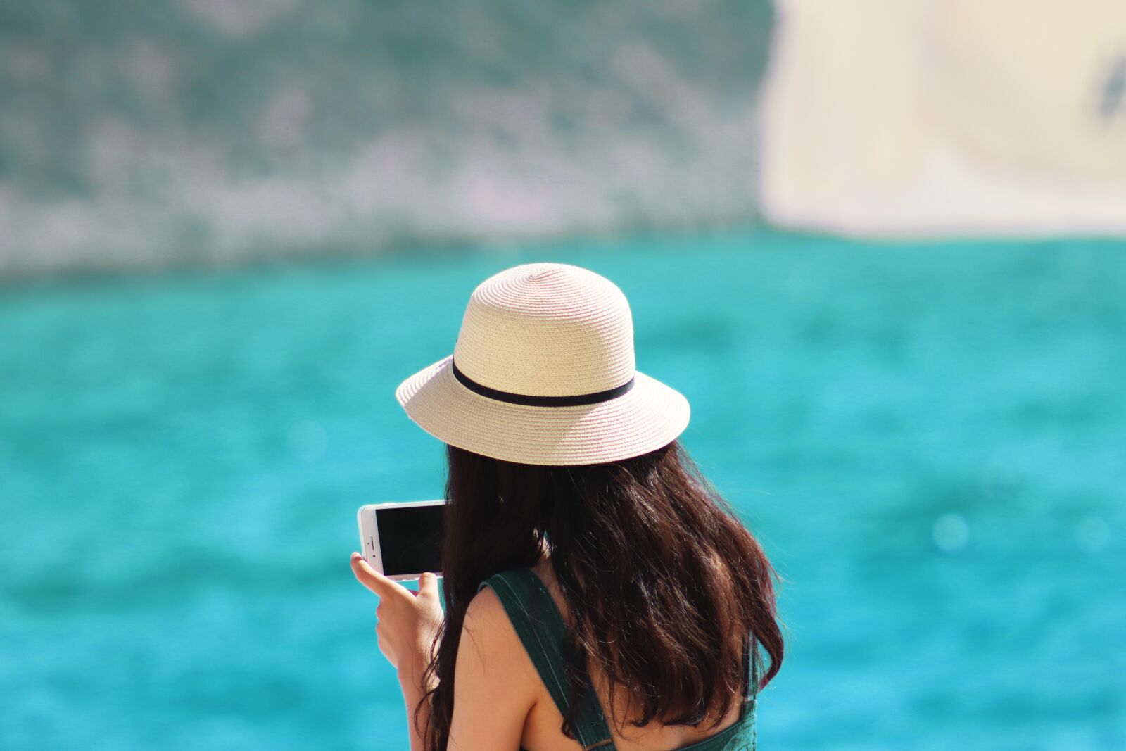 Canon EF 75-300mm f/4-5.6 USM sample photo. Line, woman, beach photography