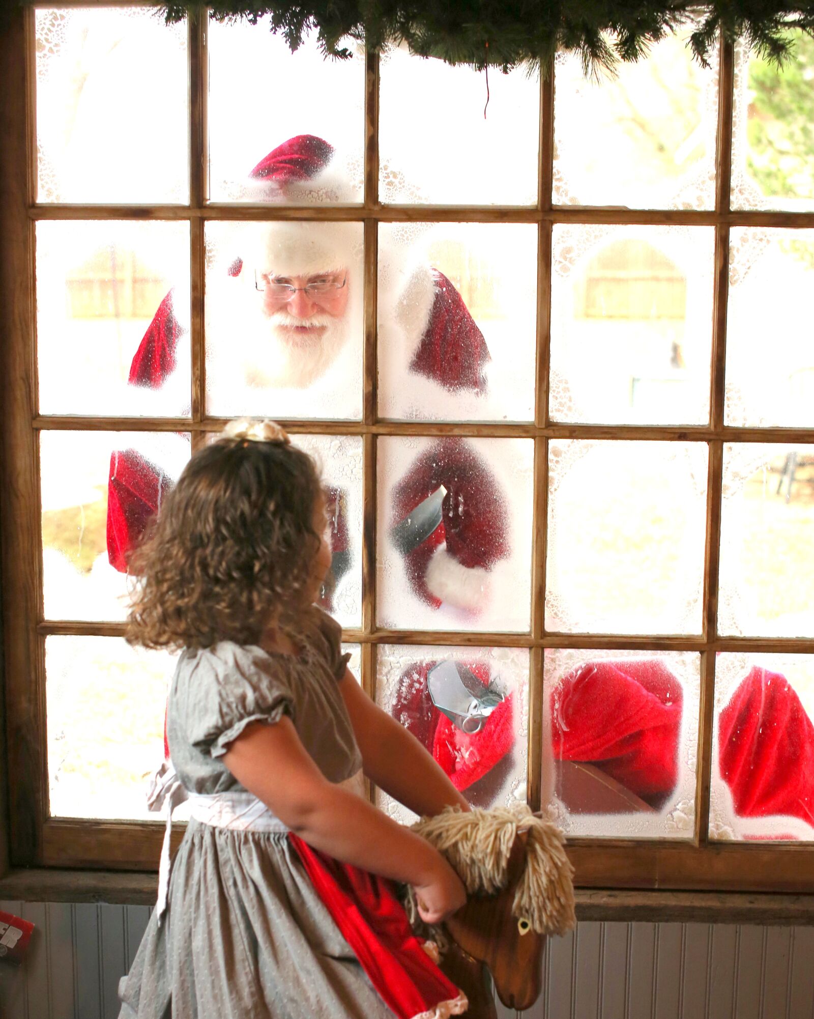 Canon EOS 5D Mark III sample photo. Santa, christmas, window photography