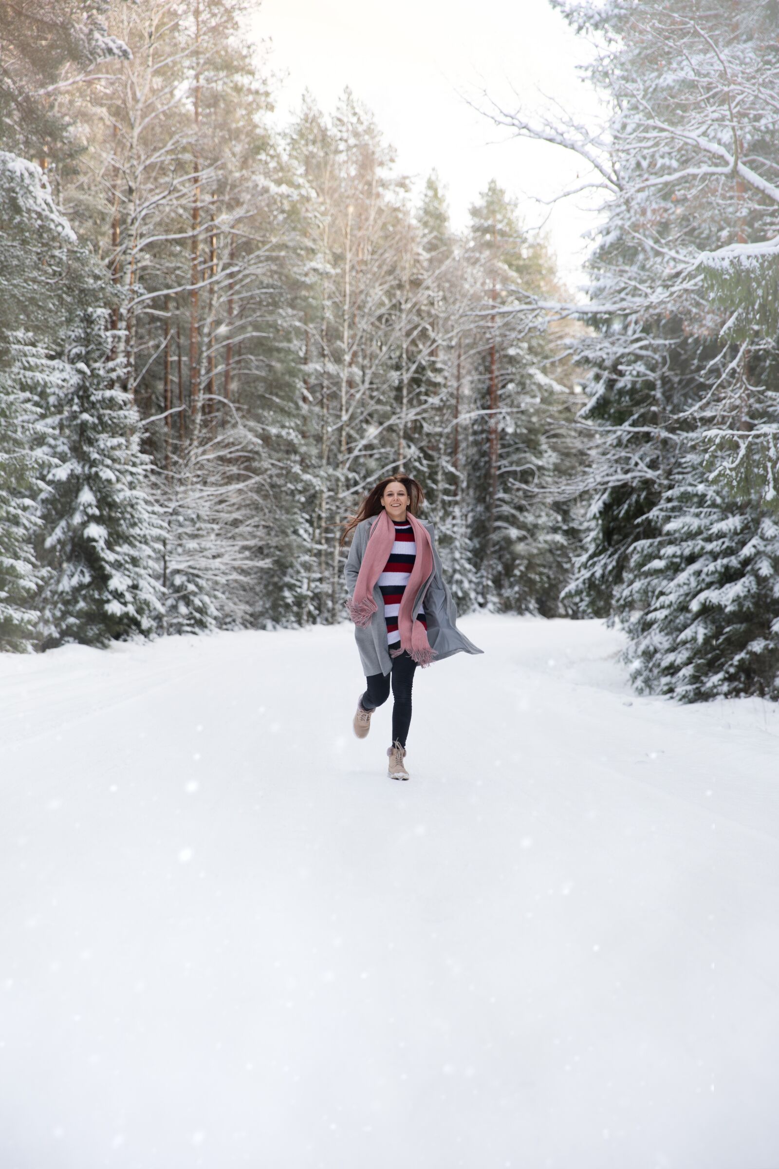Canon EOS 5D Mark IV sample photo. Winter, snow, lady photography