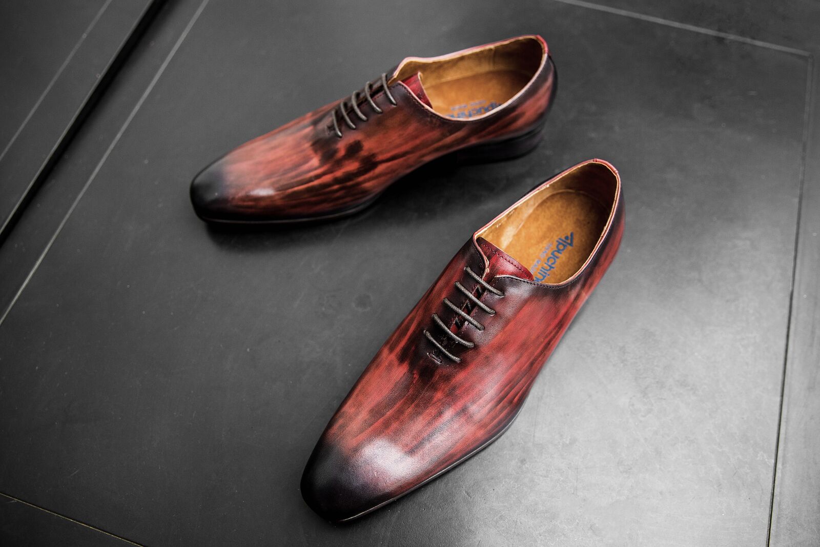 Canon EF 24-70mm F2.8L II USM sample photo. Shoes men, shoe, shine photography