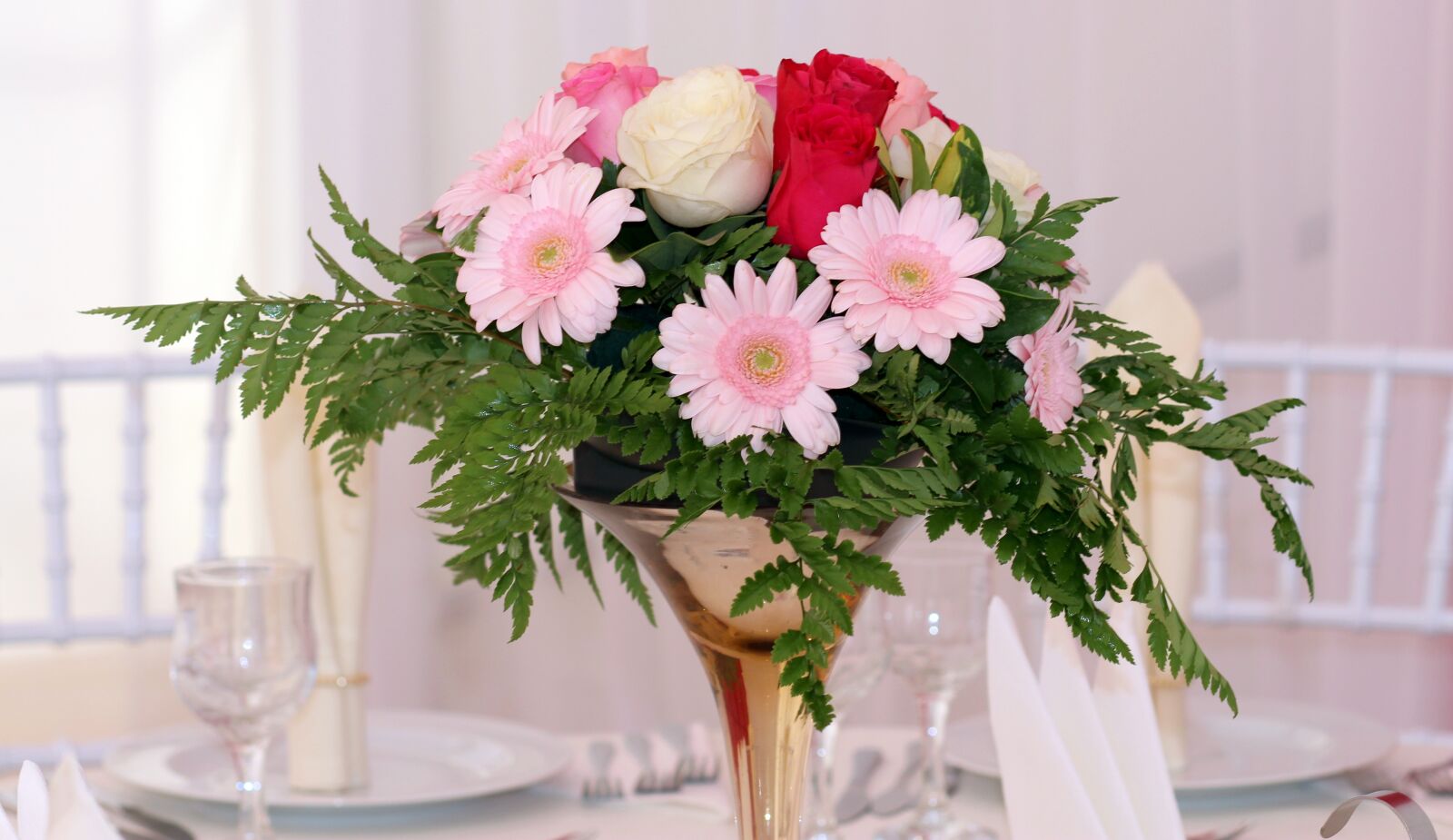 Canon EOS 700D (EOS Rebel T5i / EOS Kiss X7i) + Canon EF 85mm F1.8 USM sample photo. Flowers, bouquet, decoration photography