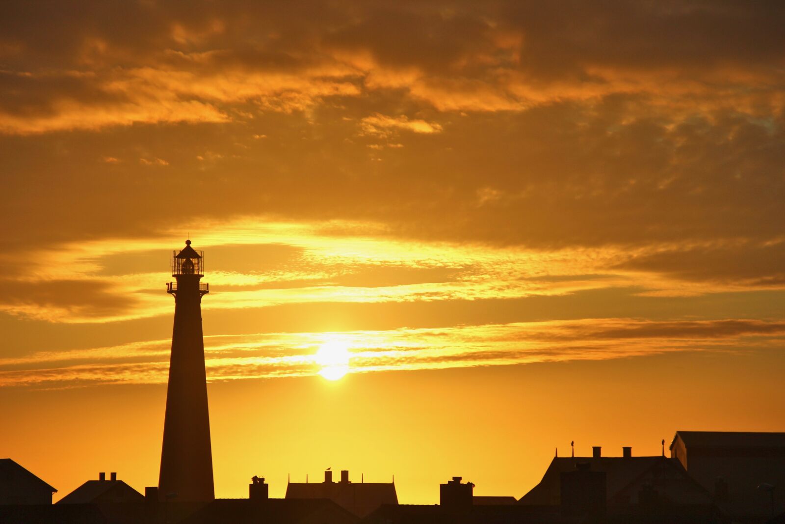 Canon EF-S 18-135mm F3.5-5.6 IS sample photo. Lighthouse, sunset, sun photography