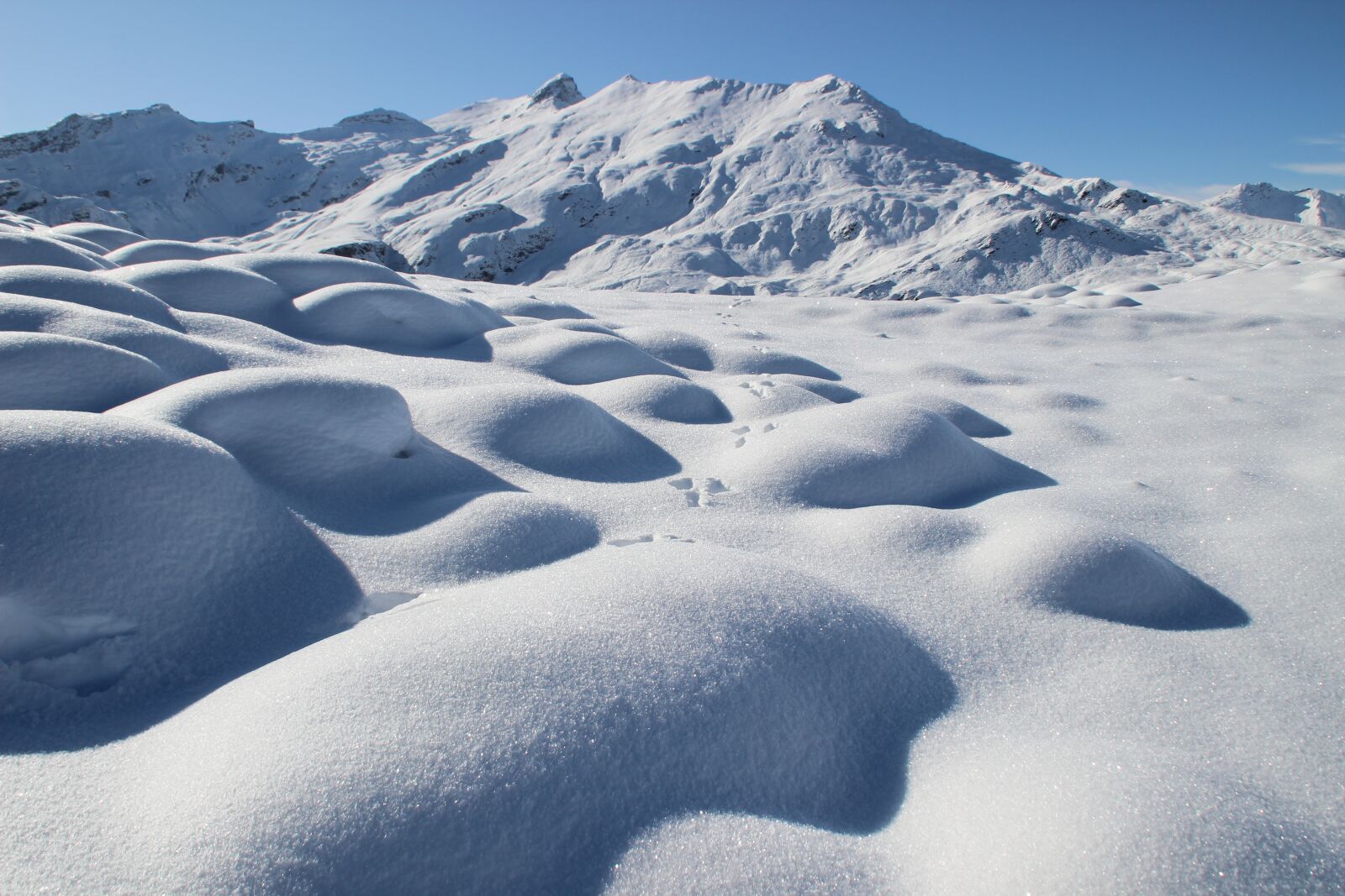 Canon EOS 600D (Rebel EOS T3i / EOS Kiss X5) sample photo. Mountains, snow, alpine photography