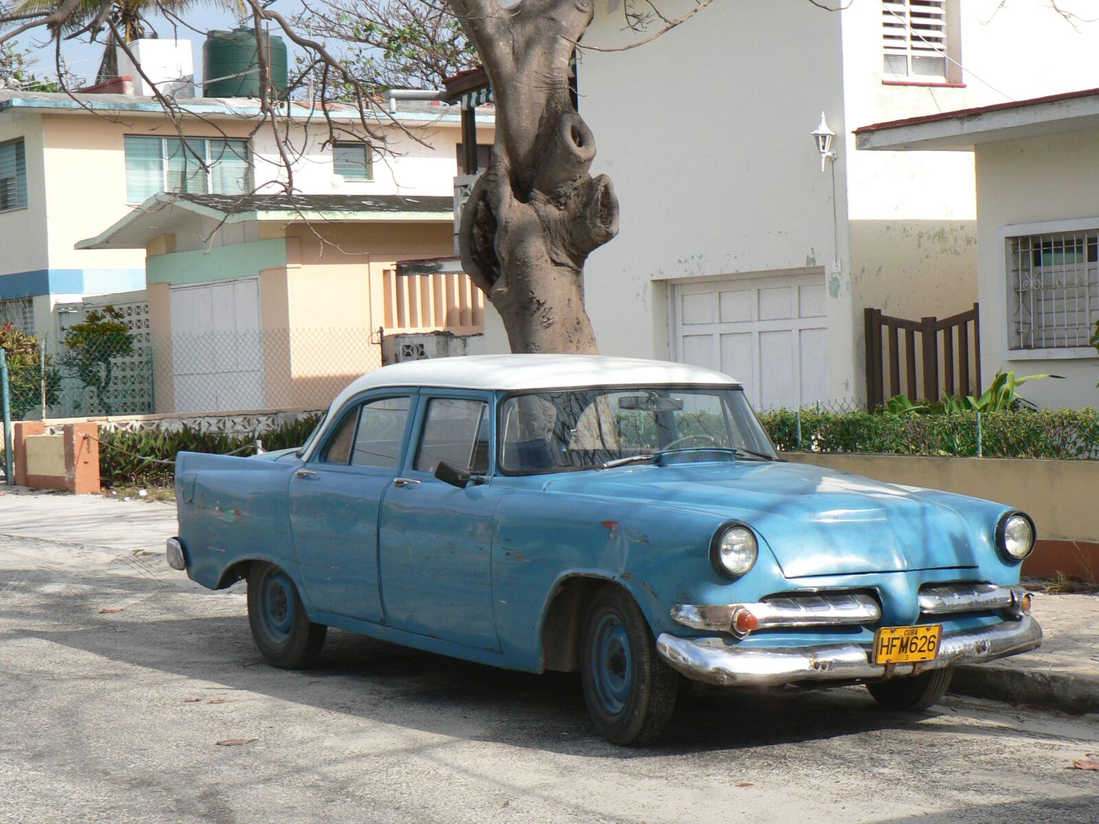 Panasonic DMC-FZ5 sample photo. Cuba, rattletrap, car photography