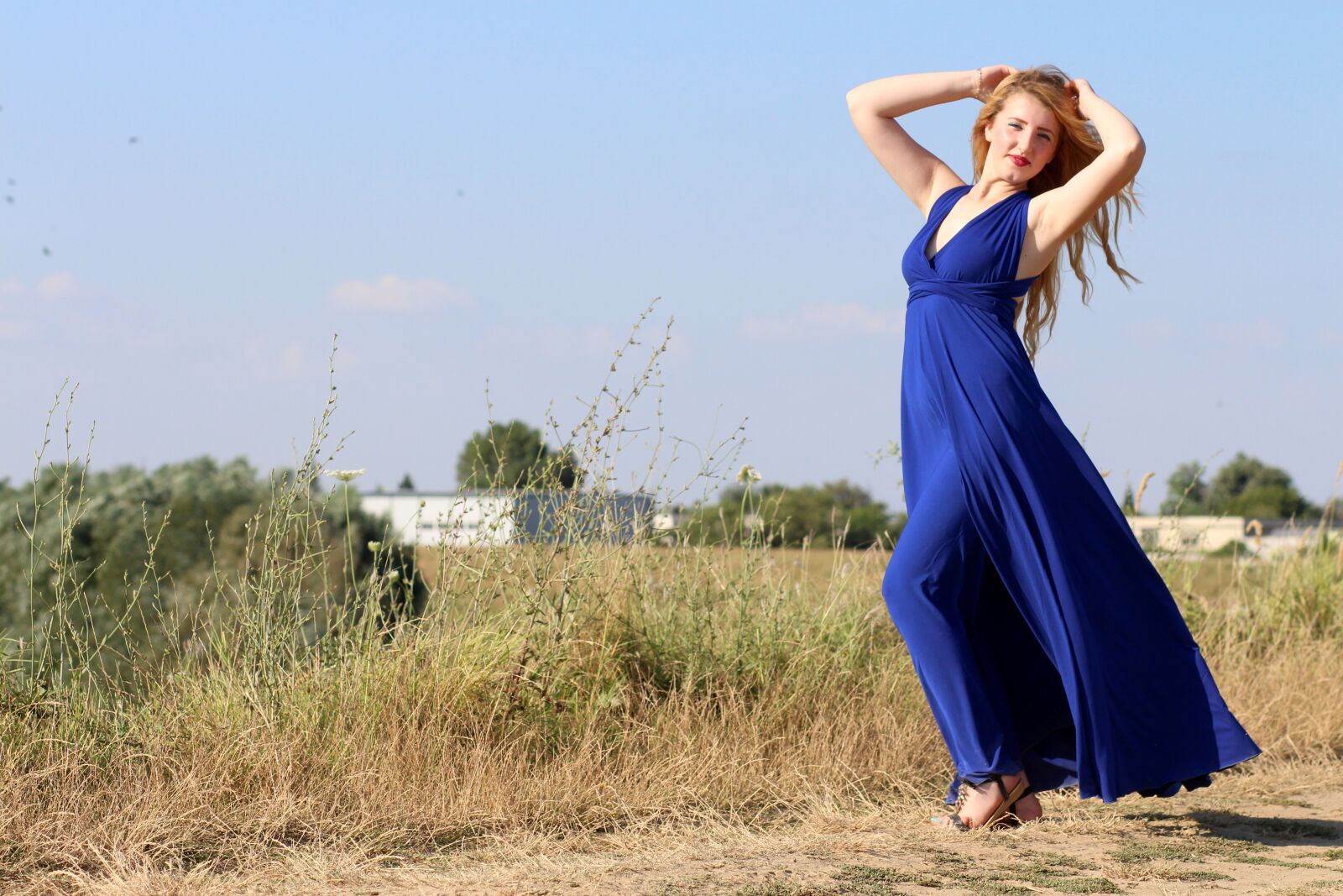 Canon EOS 700D (EOS Rebel T5i / EOS Kiss X7i) + Canon EF 85mm F1.8 USM sample photo. Girl, dress, blonde photography