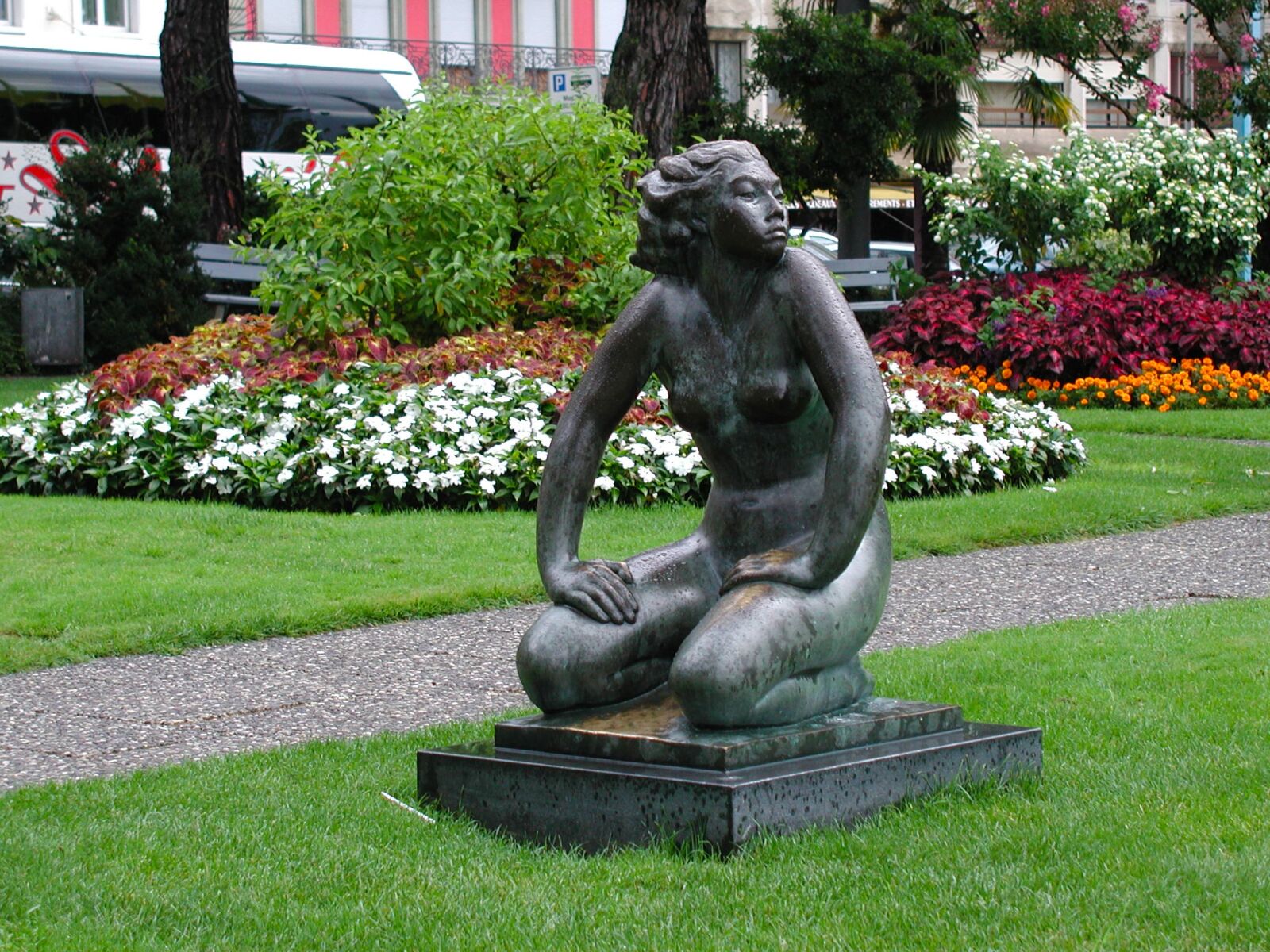 Olympus C3030Z sample photo. Switzerland, woman, sculpture photography