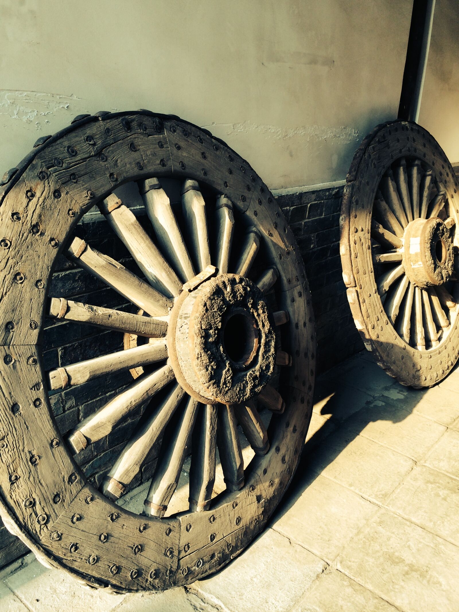iPhone 5s back camera 4.12mm f/2.2 sample photo. Wheels, old house, nostalgia photography