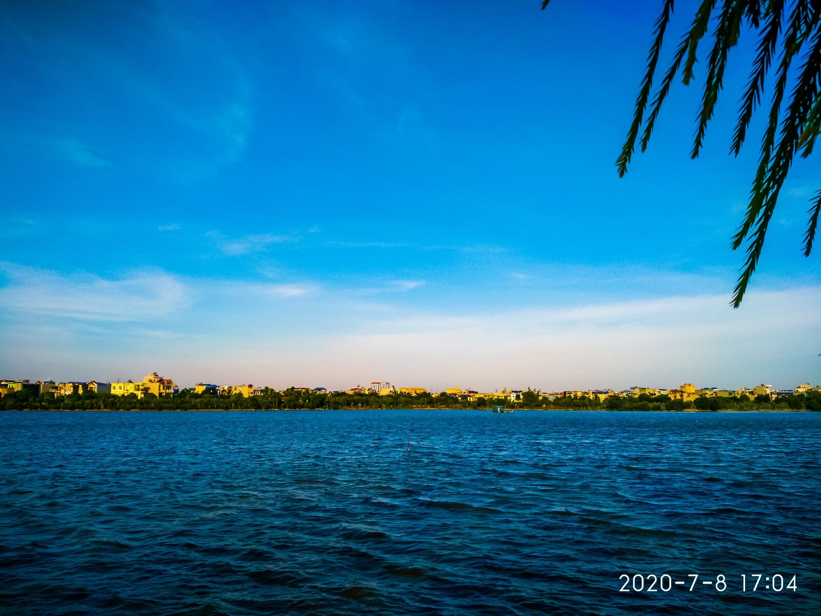 Xiaomi MI4 sample photo. Lake, sky, house photography
