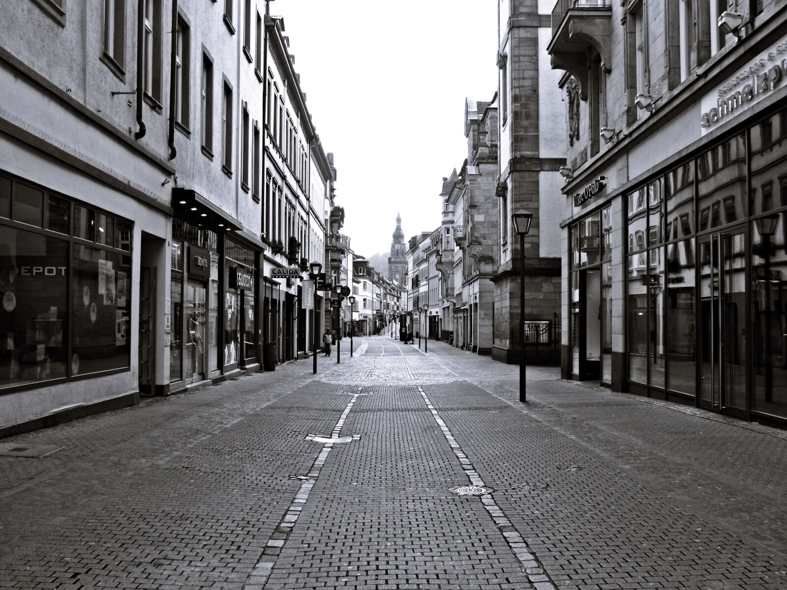 Canon PowerShot SX30 IS sample photo. City, old town, black photography
