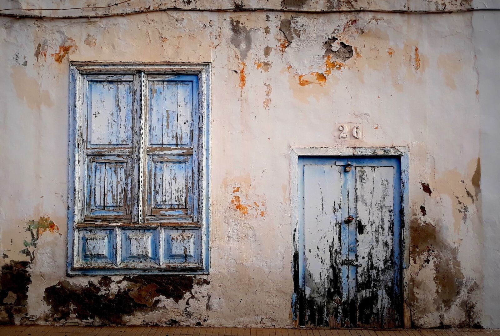 Samsung Galaxy J5 sample photo. Door, window, facade photography