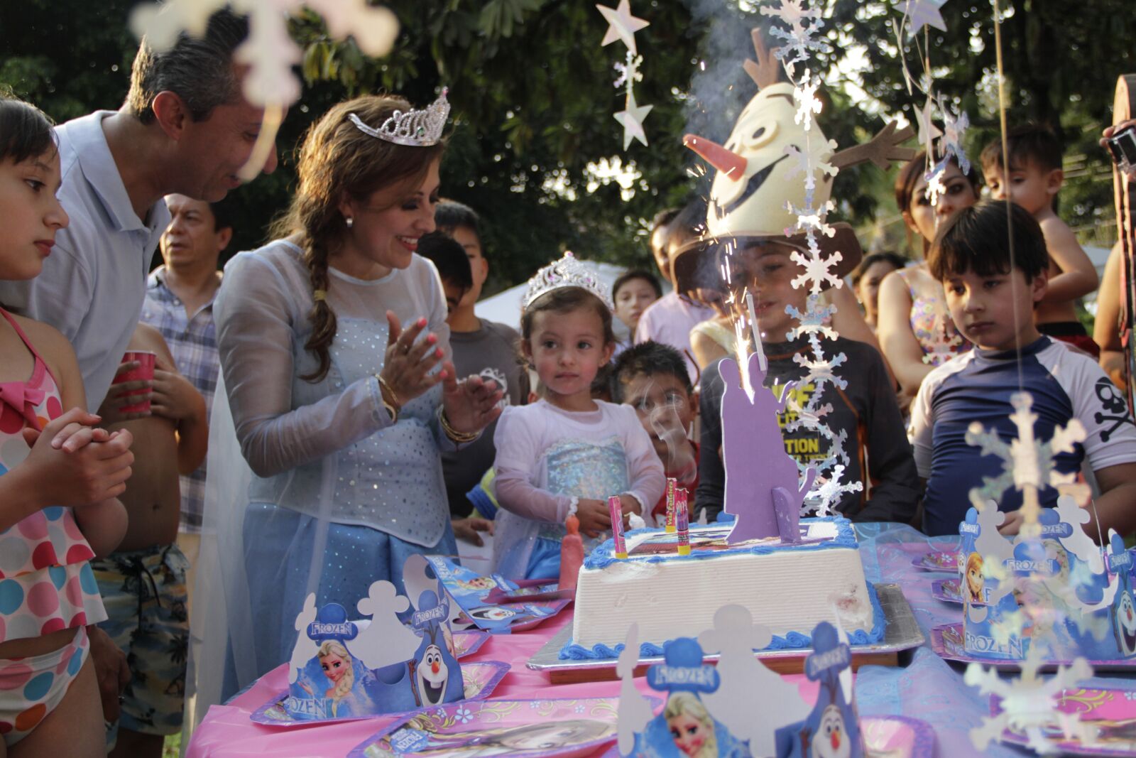 Canon EOS 7D sample photo. Parents and children, birthday photography