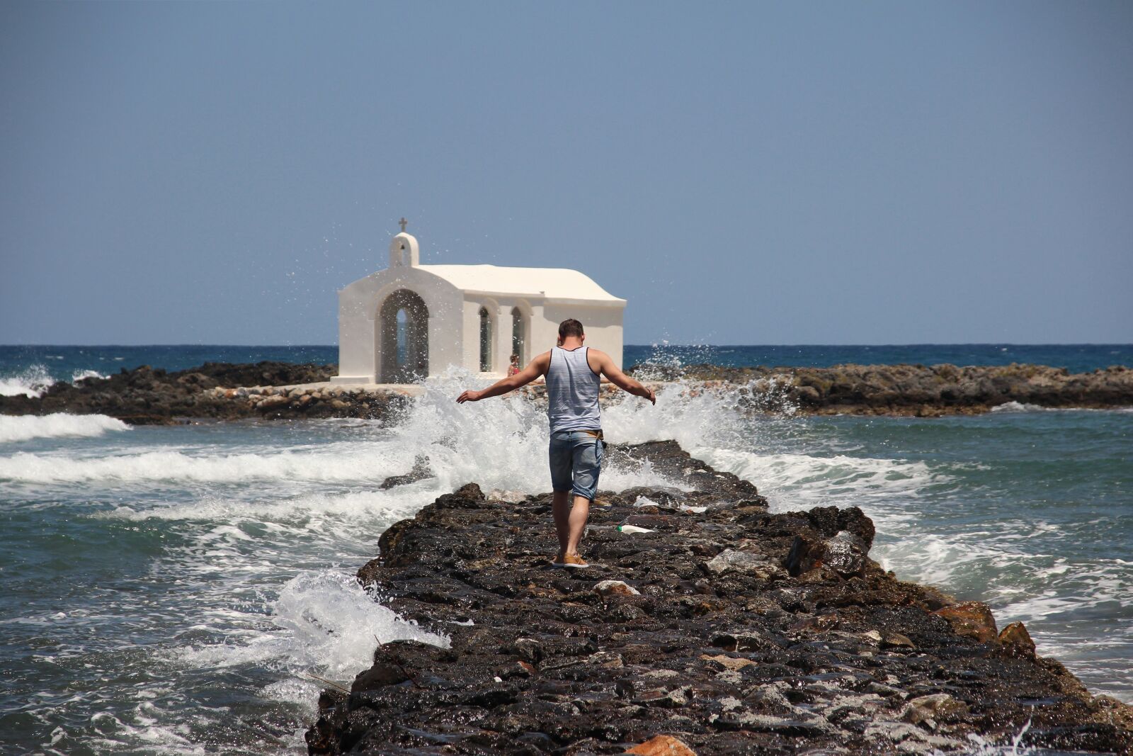 Canon EOS 600D (Rebel EOS T3i / EOS Kiss X5) sample photo. Crete, sea, chapel photography