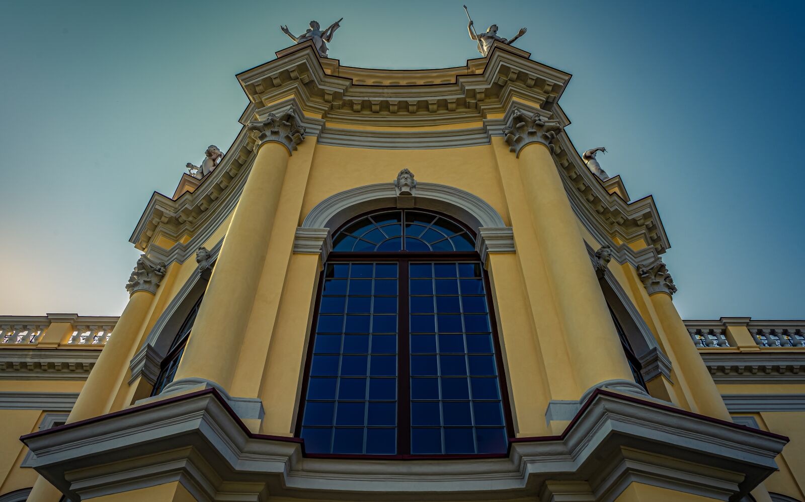 Sony a7 II + Sony FE 28-70mm F3.5-5.6 OSS sample photo. Building, architecture, germany photography