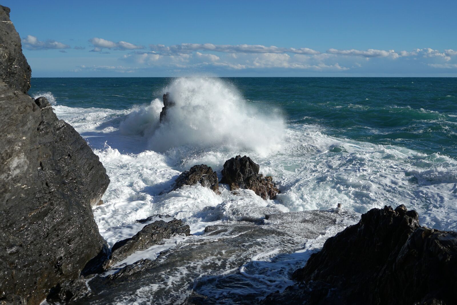 Sony a7 II + Sony Vario Tessar T* FE 24-70mm F4 ZA OSS sample photo. Sea, surf, rock photography