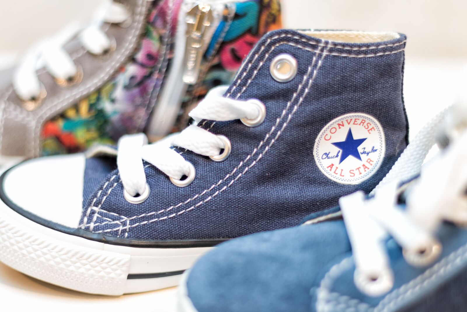 Canon EOS 70D + Canon EF 50mm F1.8 II sample photo. Converse, converse all star photography