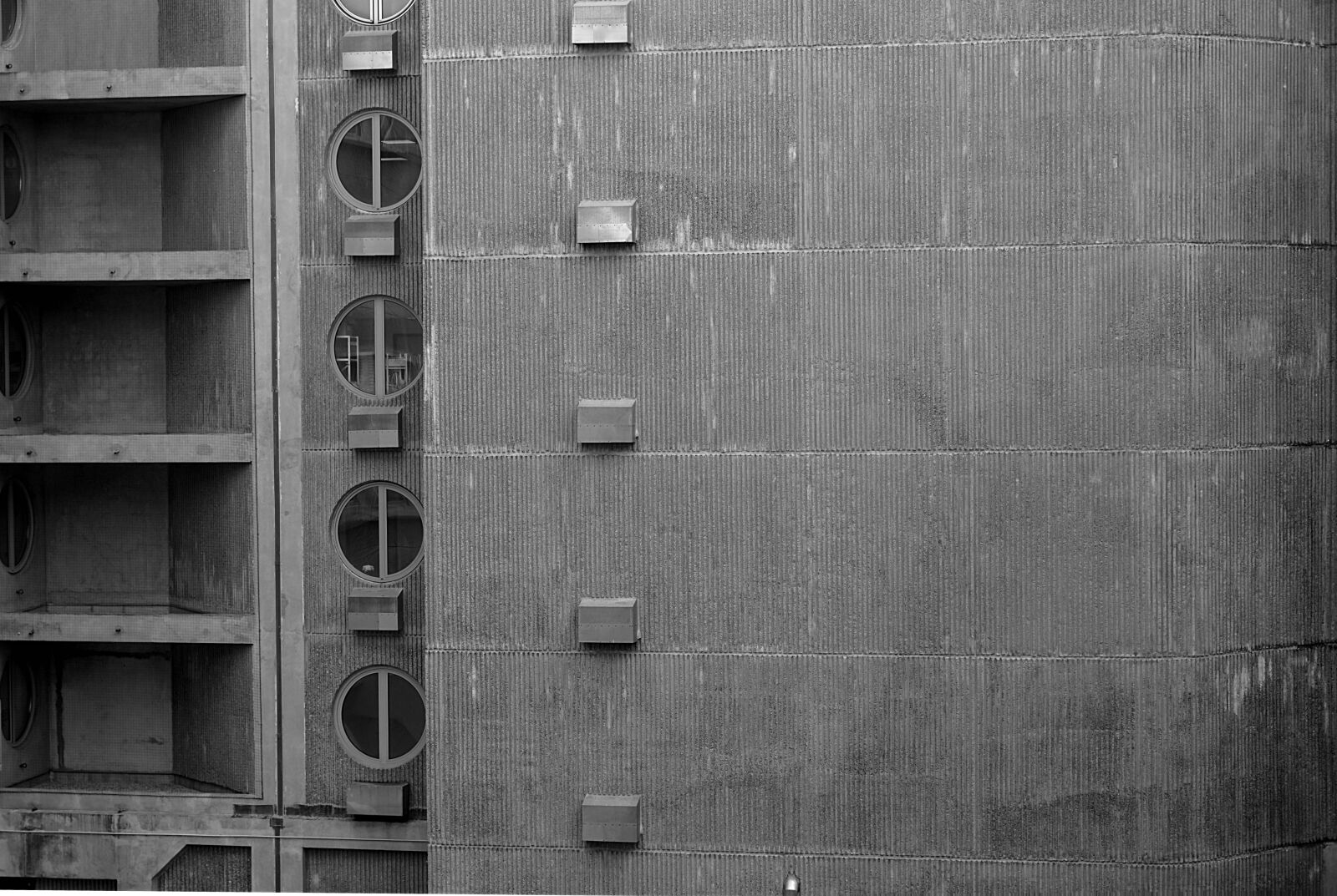 Sony a6000 sample photo. Batiment, beton, construction, immeuble photography
