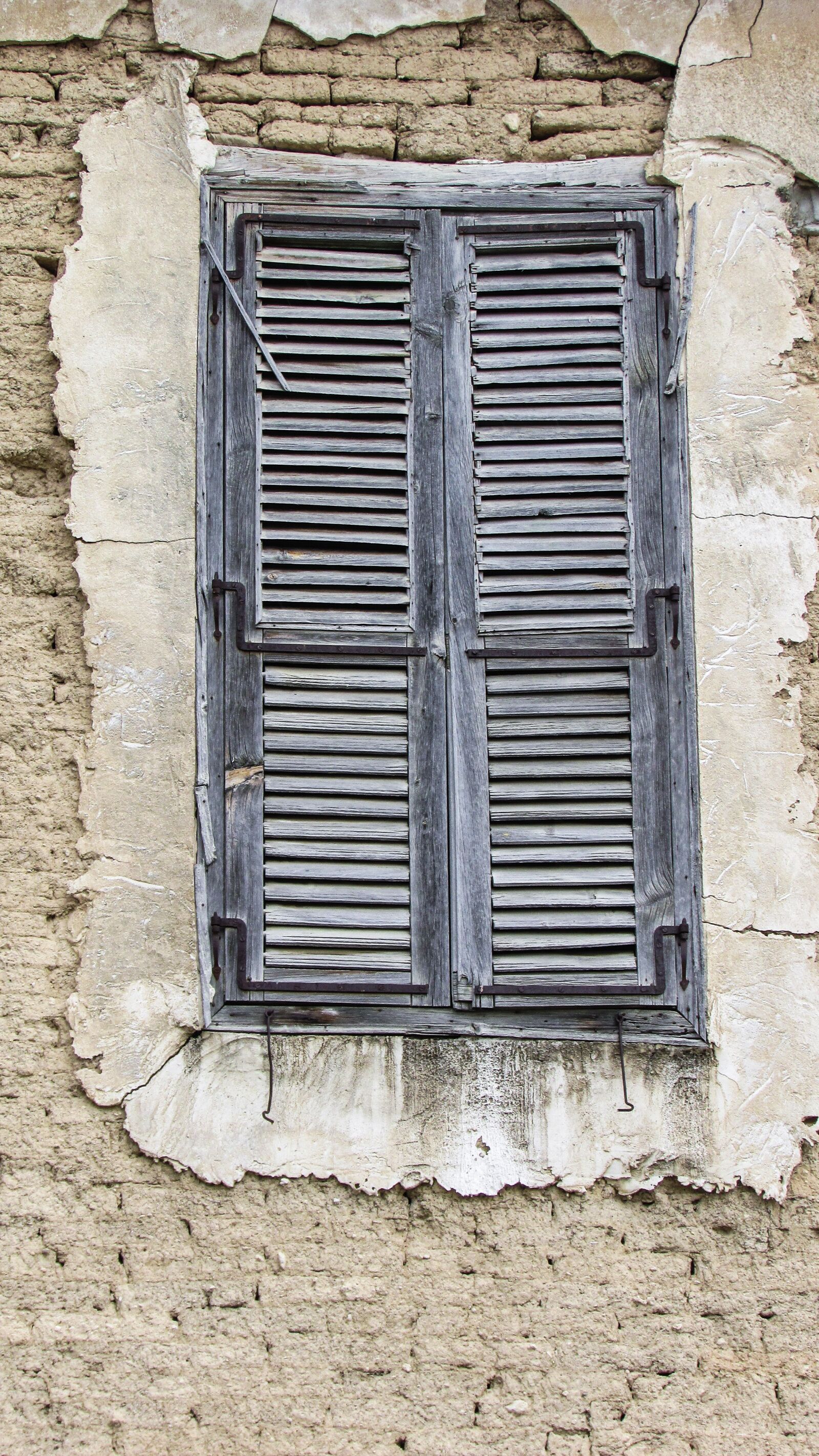 Canon PowerShot SX400 IS sample photo. Window, old, wooden photography