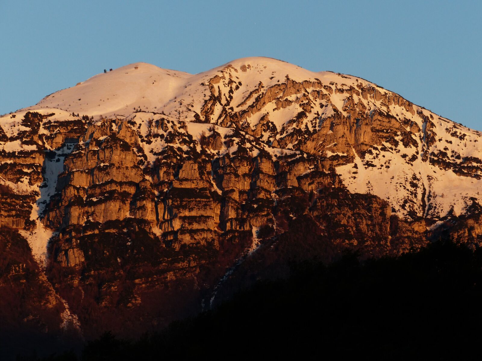 Panasonic Lumix DMC-FZ200 sample photo. Alpengl hen, monte altissimo photography