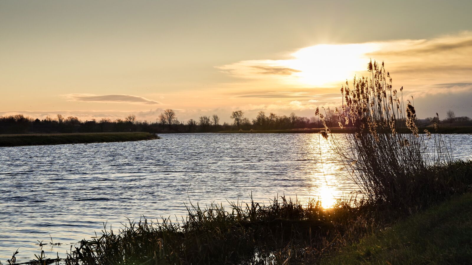 Pentax K-S2 sample photo. Sunrise, river, morning photography