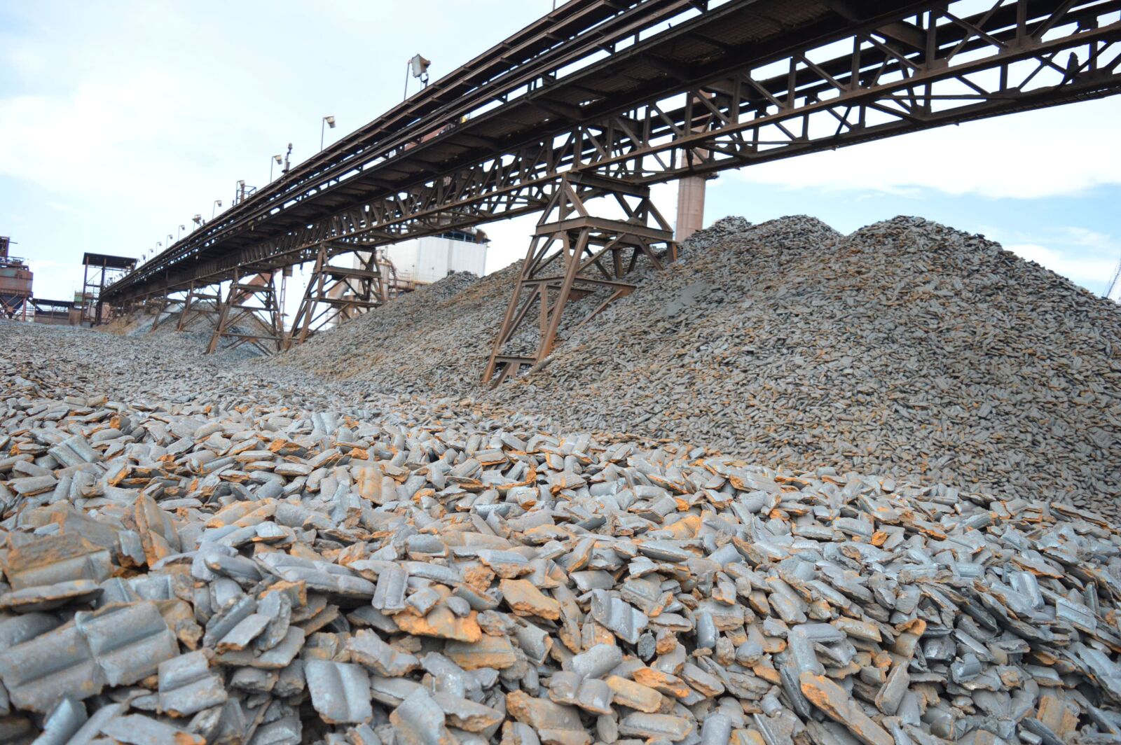 Nikon D3200 sample photo. Briquettes, iron, industries photography