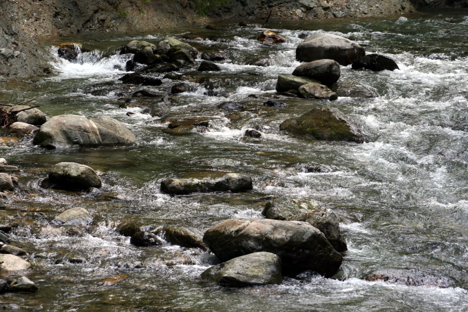 Canon EOS 400D (EOS Digital Rebel XTi / EOS Kiss Digital X) sample photo. River, mountain river, stones photography