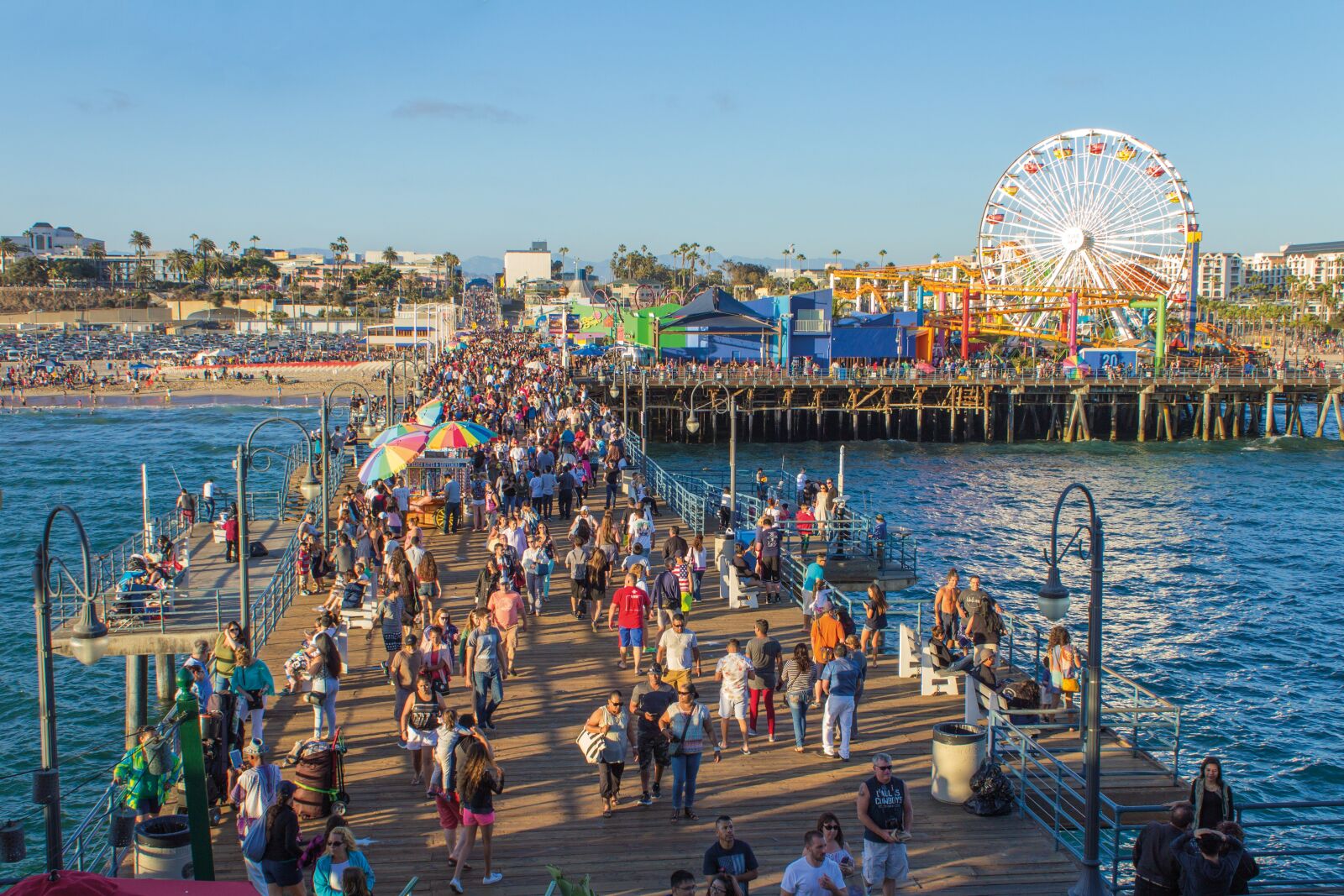 Canon EOS 600D (Rebel EOS T3i / EOS Kiss X5) sample photo. Santa monica pier, people photography