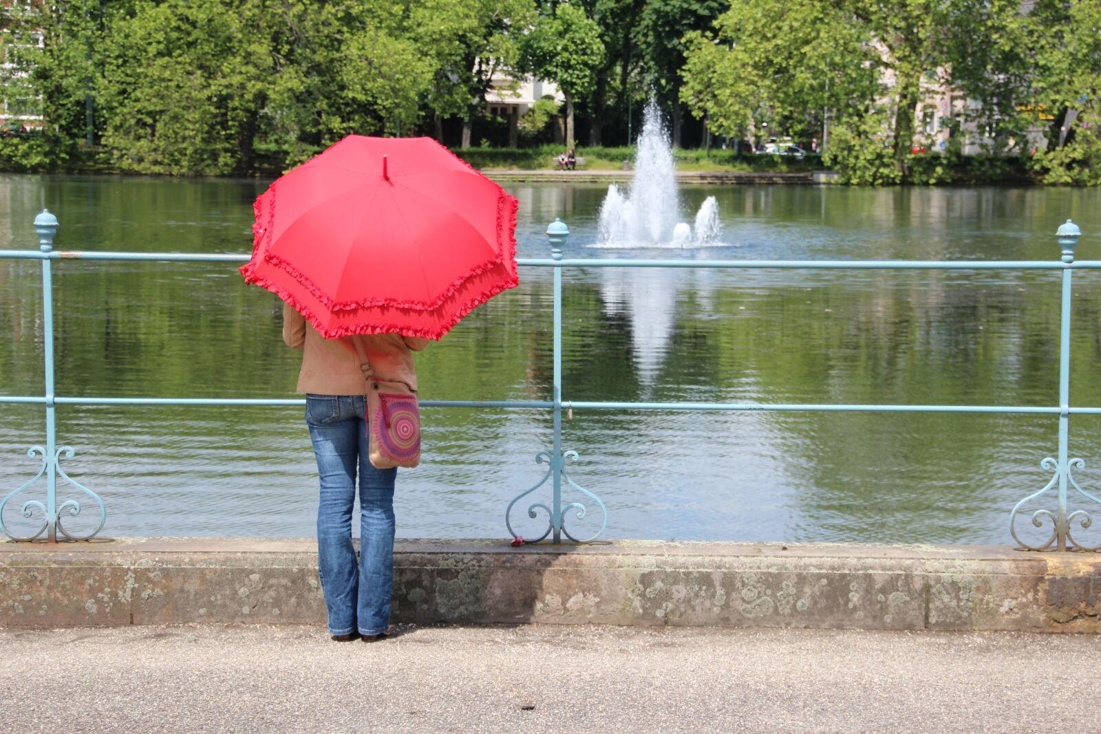 Canon EOS 600D (Rebel EOS T3i / EOS Kiss X5) sample photo. Castle benrath, pond, water photography