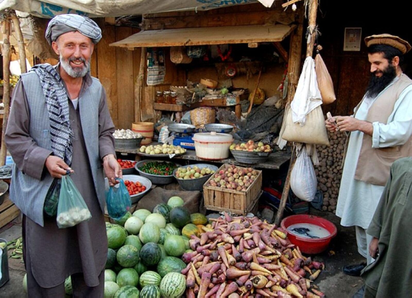 Nikon D40 sample photo. Baharak, bazaar, vegetable, trader photography