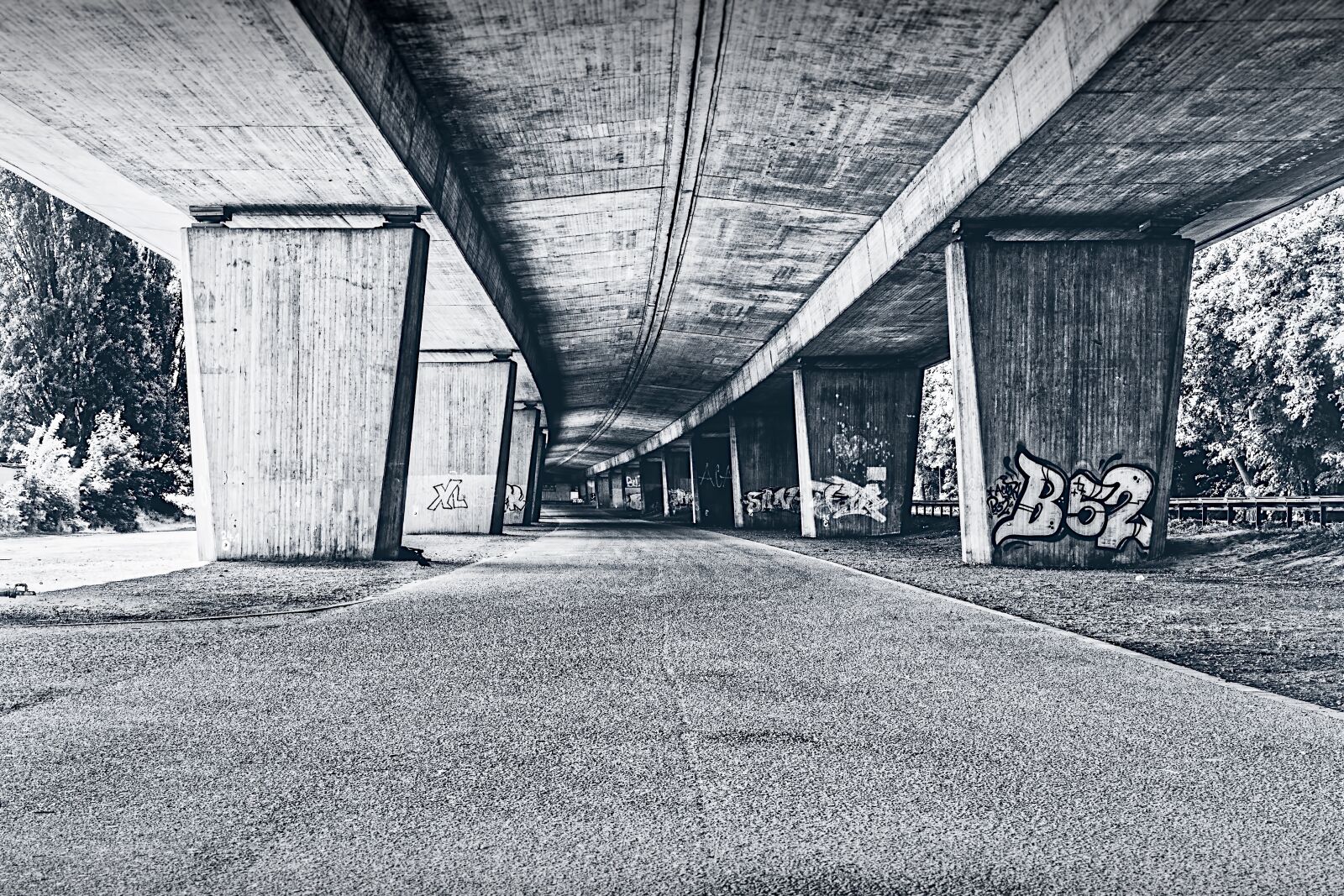 Canon EF 24-70mm F4L IS USM sample photo. Underpass, monochrome, construction photography