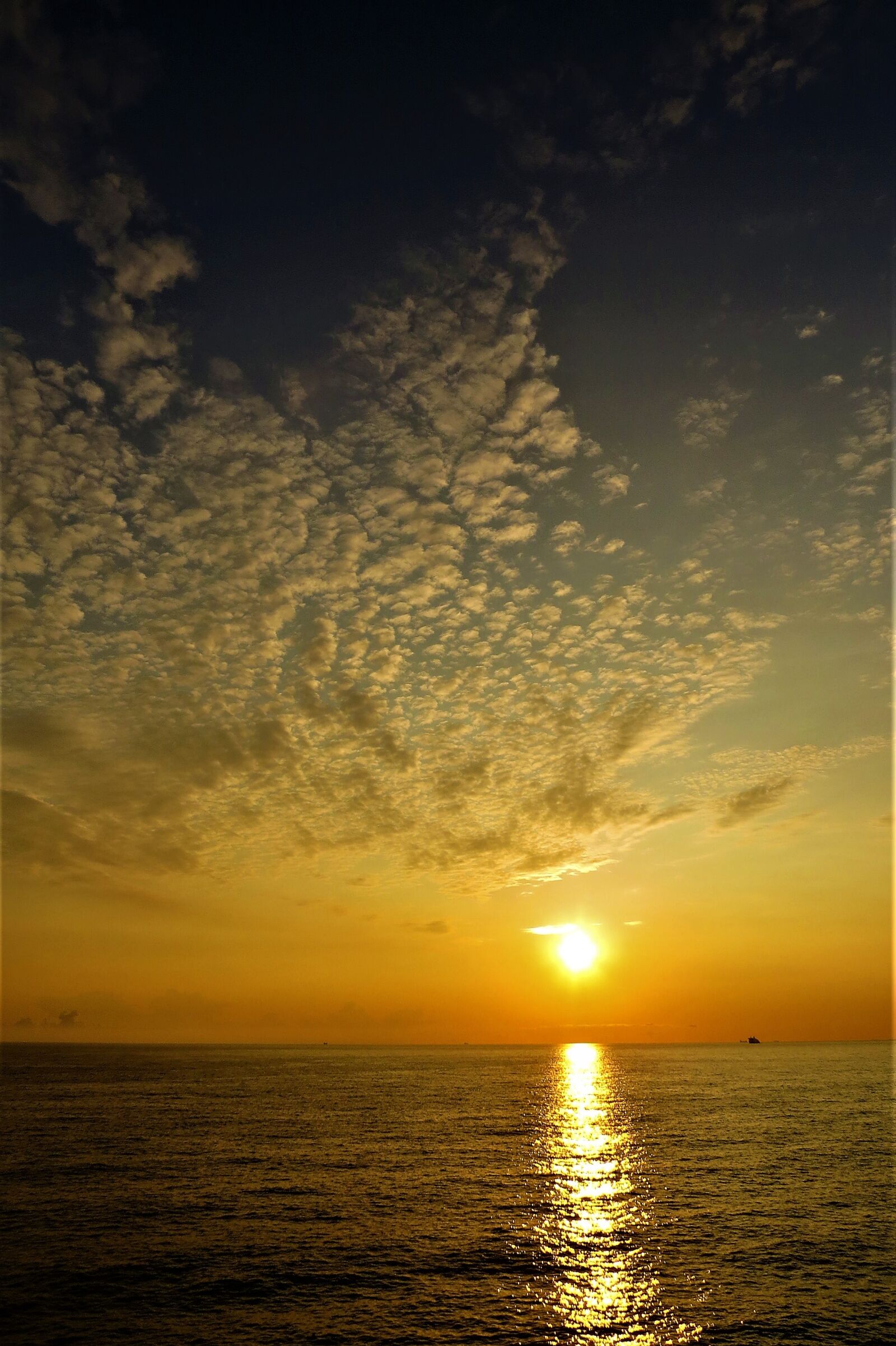 Canon PowerShot SX50 HS sample photo. Dover, sunrise, port photography