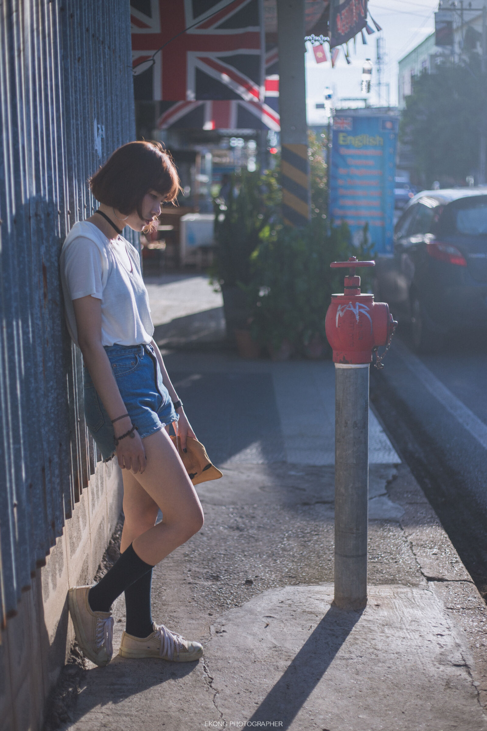 Canon EOS 6D + Canon EF 50mm F1.8 STM sample photo. Woman, on, city, street photography