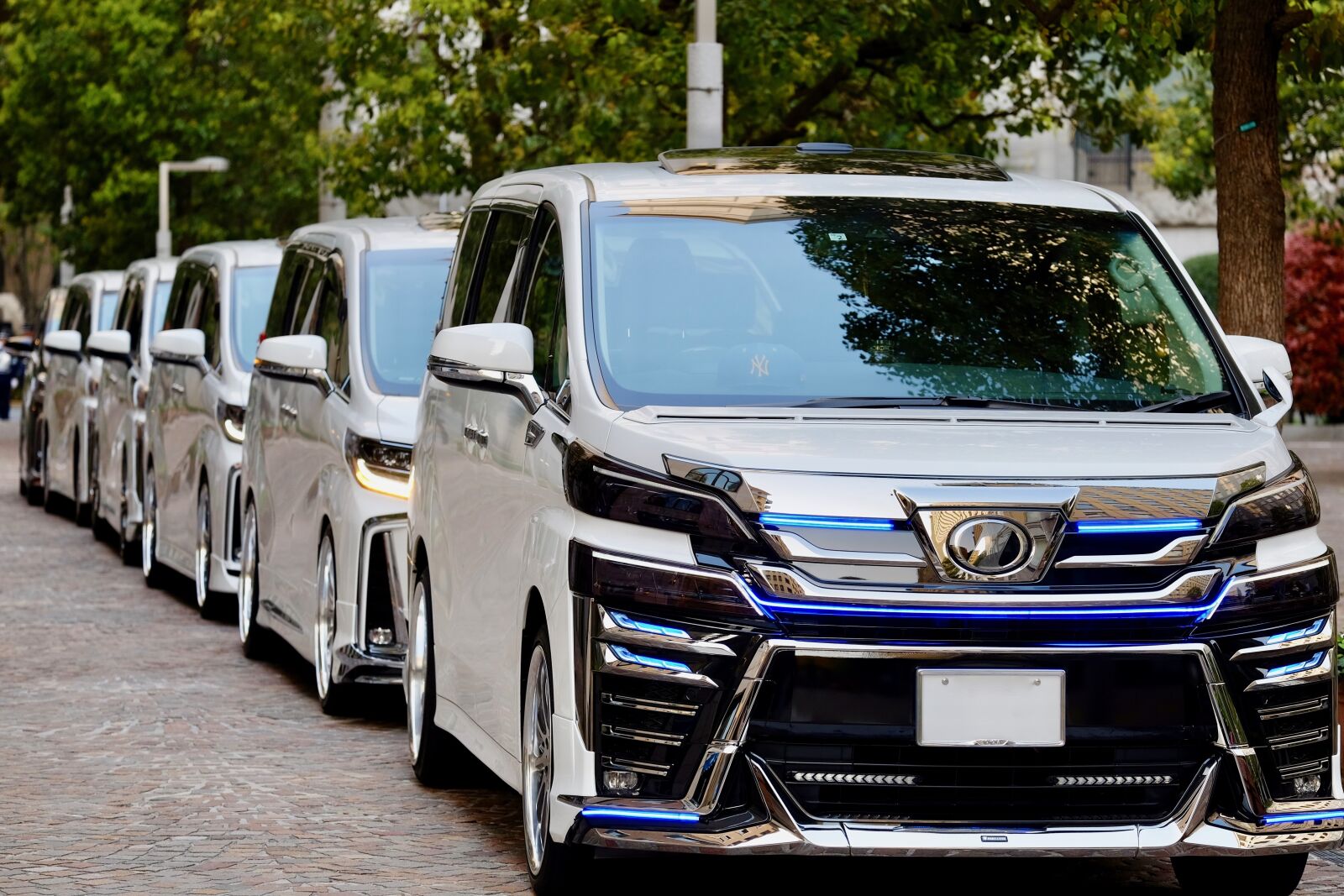 Fujifilm XF 55-200mm F3.5-4.8 R LM OIS sample photo. Cars, row, line photography