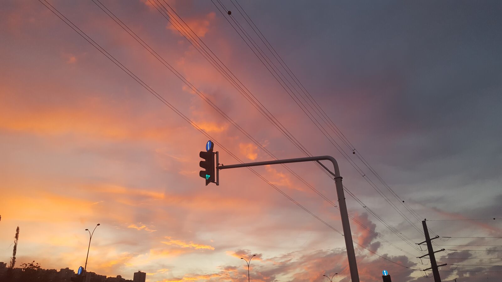 Samsung Galaxy S6 sample photo. Street light, sky, sunrise photography