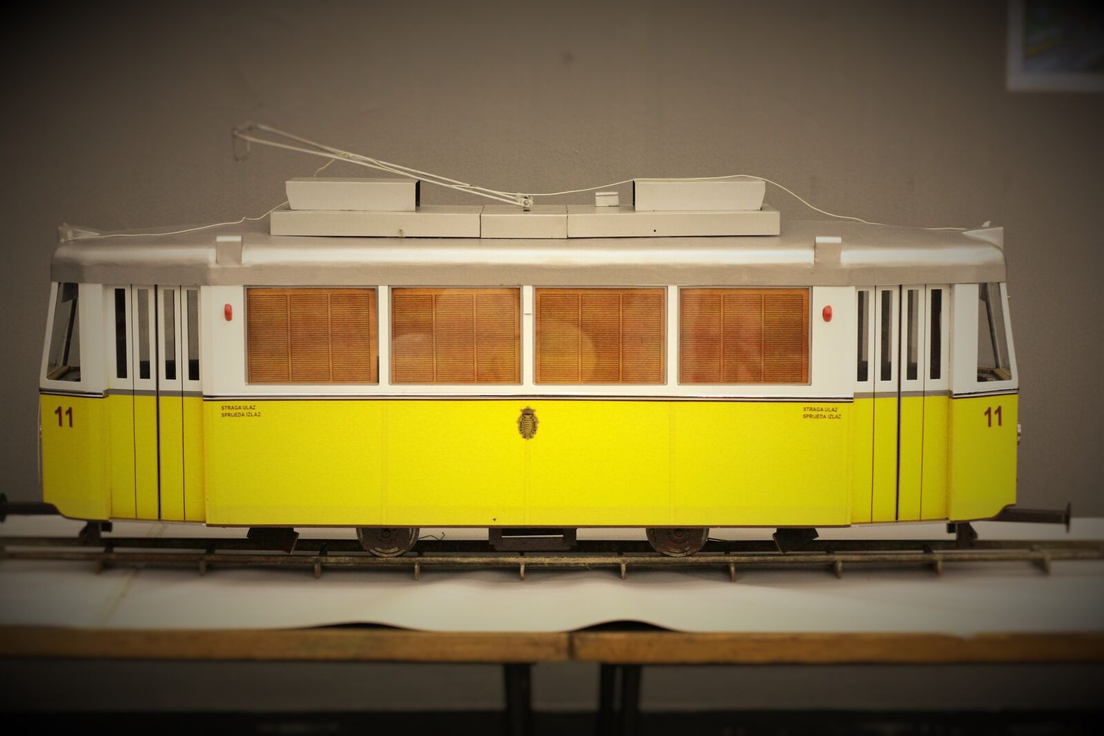 Canon EOS 40D sample photo. Tram, electric, transportation photography