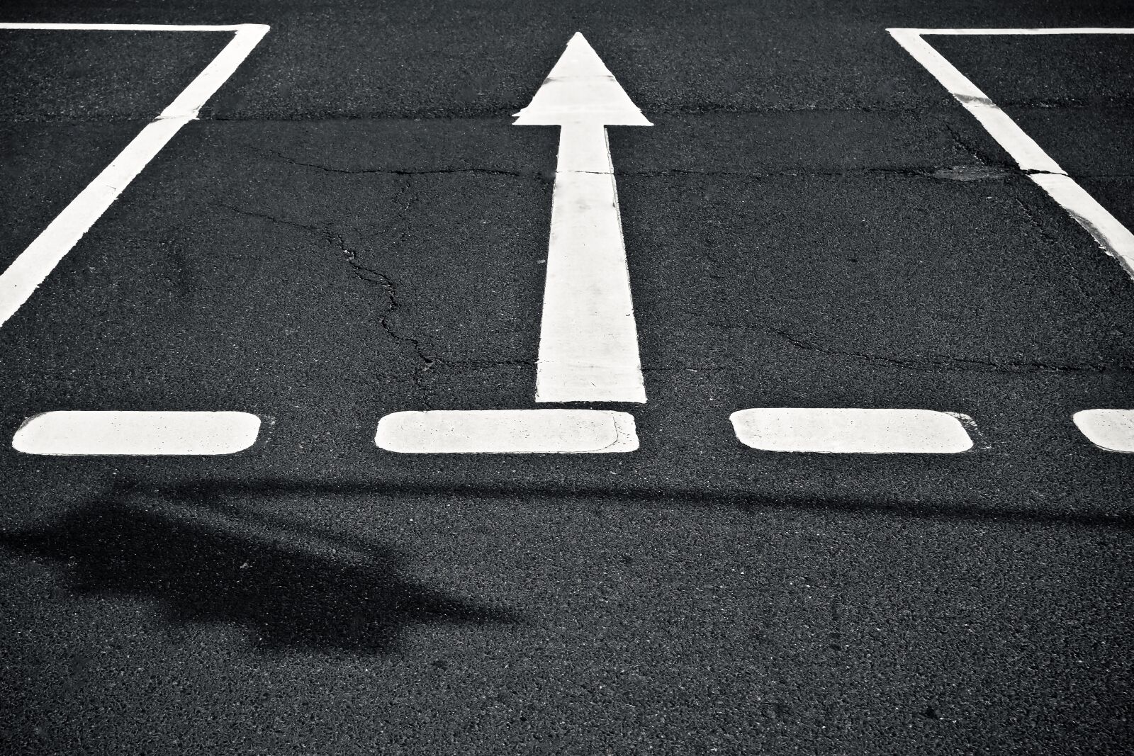 Olympus OM-D E-M10 sample photo. Road, asphalt, lines photography